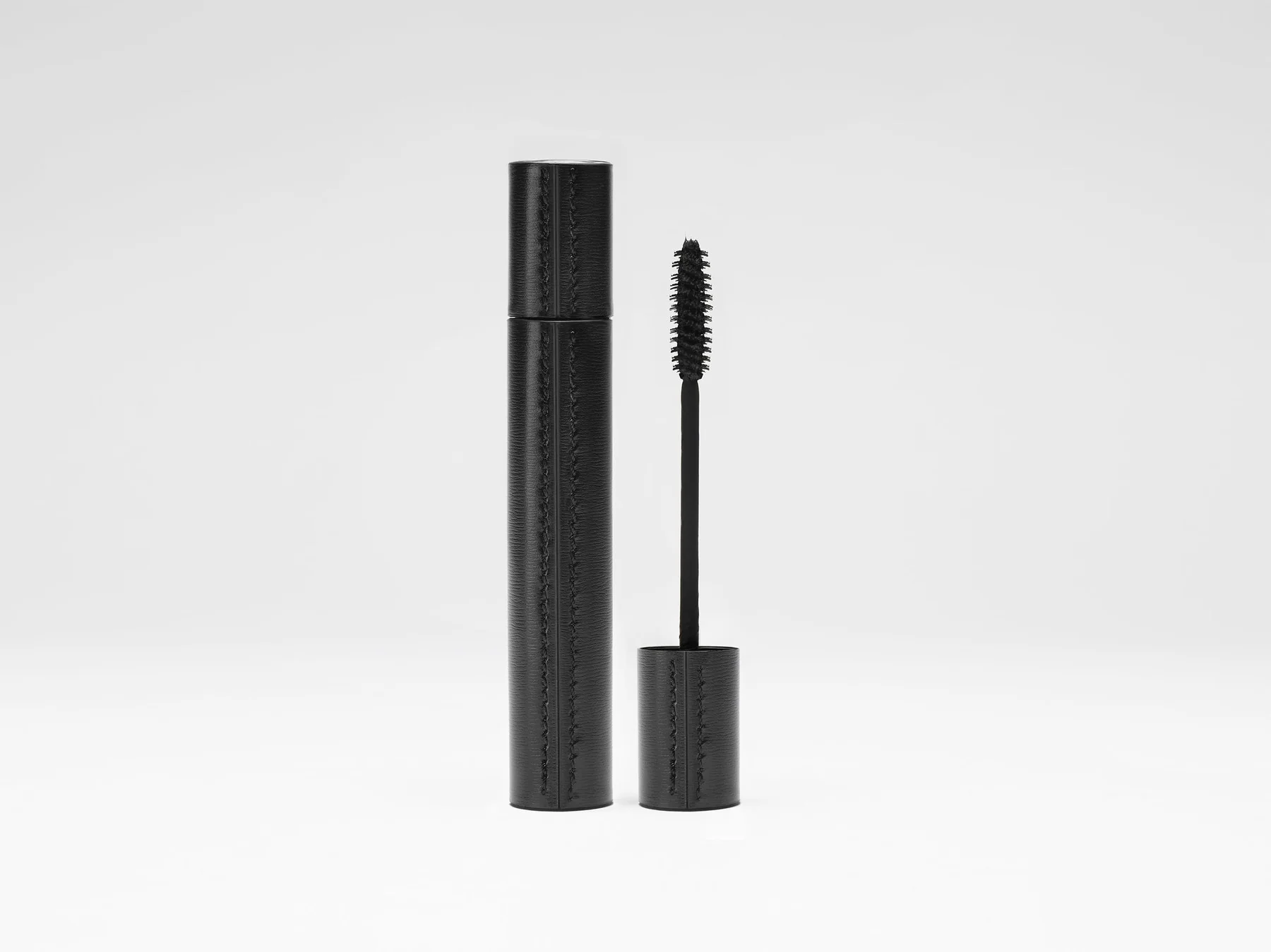 LA BOUCHE ROUGE - Fine Leather Mascara Sleeve - Image 2