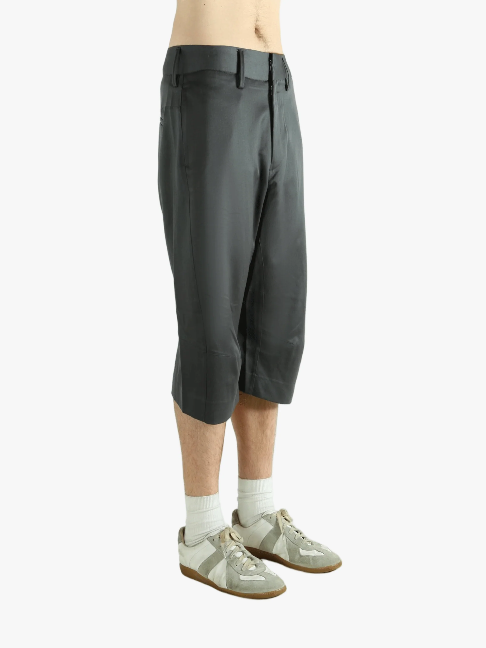 OMAR AFRIDI - Men Knee Darted Flare Shorts - Image 2