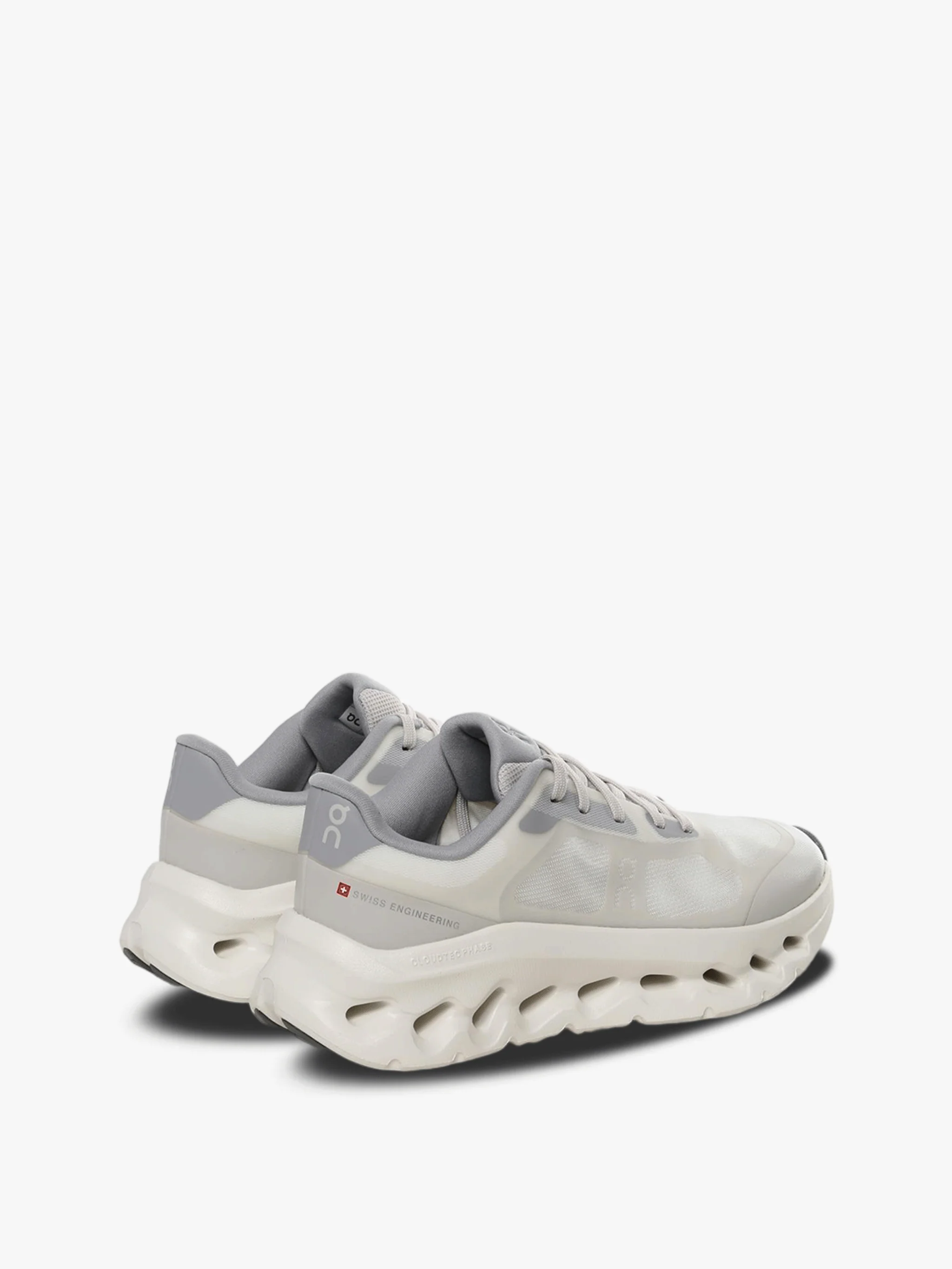ON RUNNING - Women Cloudtilt Remix Sneakers - Image 3