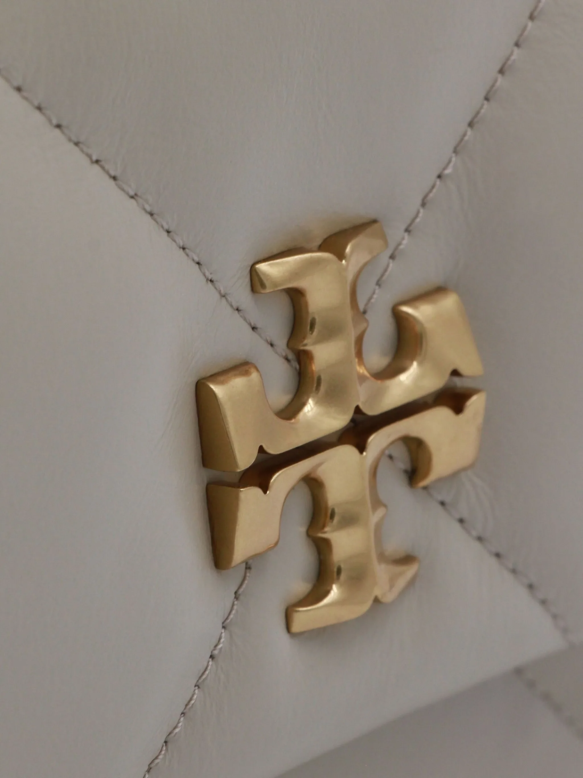 TORY BURCH - Women Kira Diamond Quilt Small Convertible Shoulder Bag - Image 3