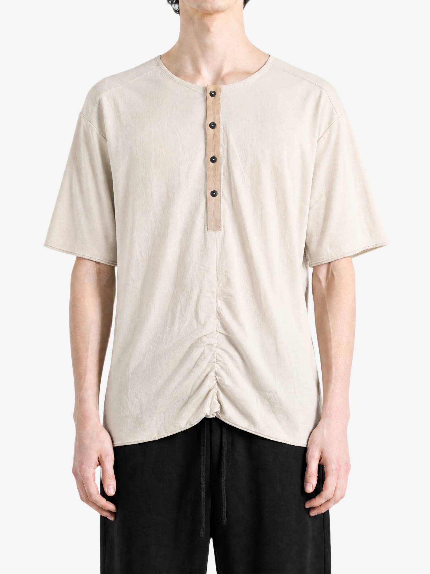 ZIGGY CHEN - Men Henley-Neck Gathered T-Shirt